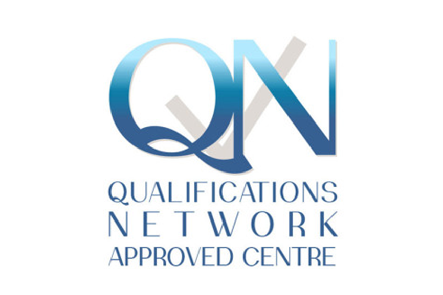logo_0001_QNUK-Logo